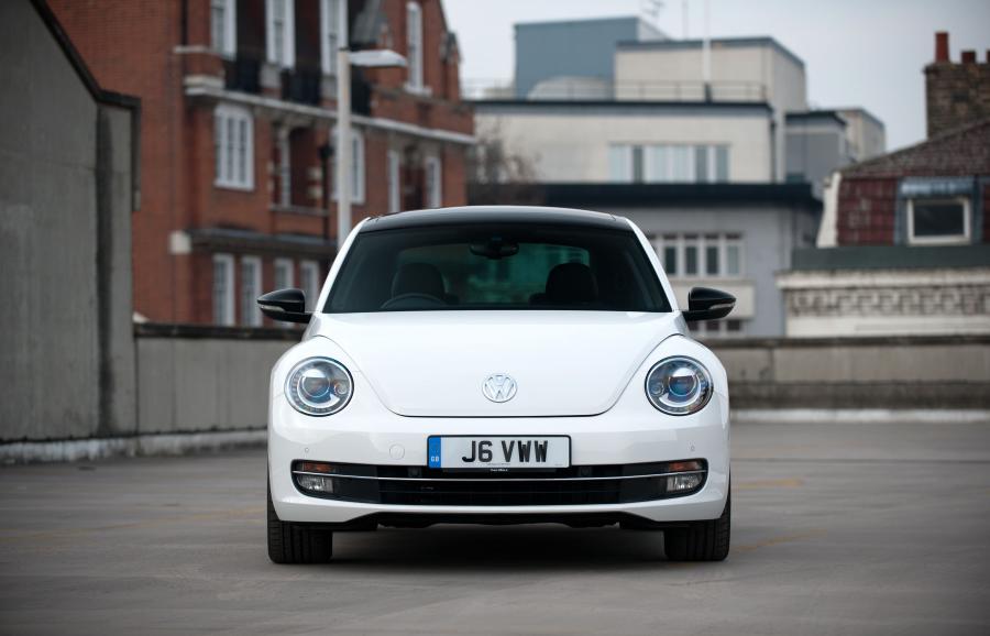  Volkswagen Beetle 2011 года  (UK) (фото 24 из 39)